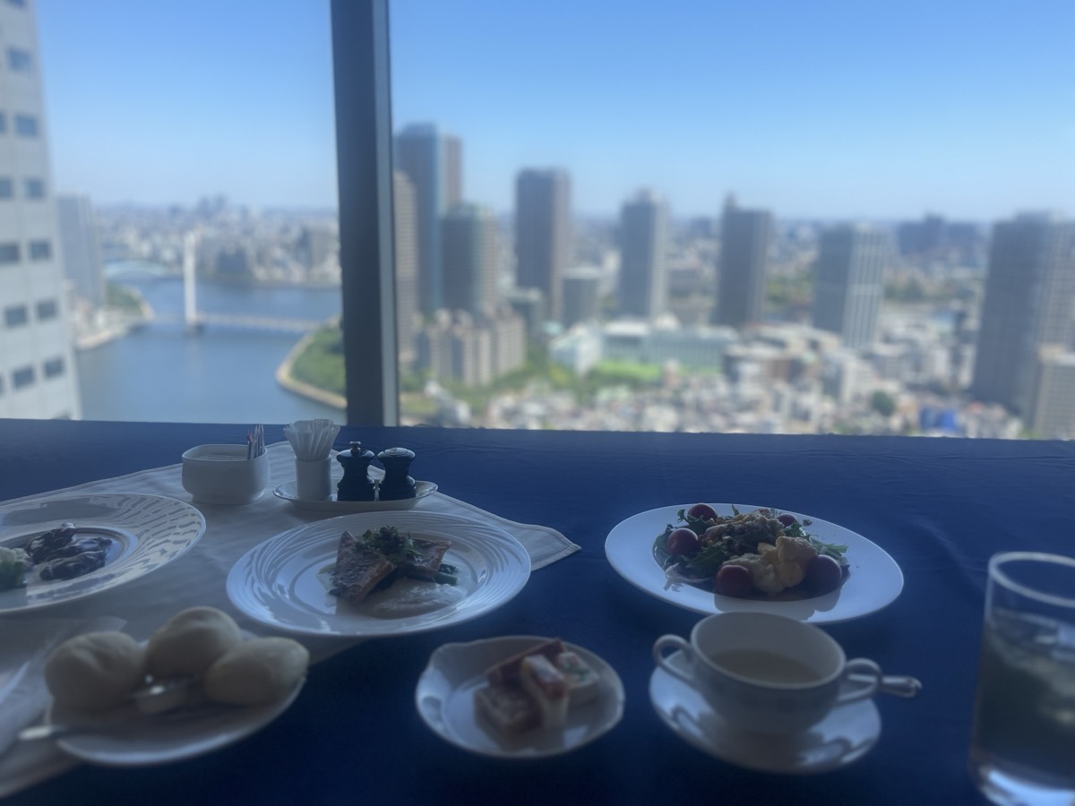 32階窓際席からの眺めとお料理