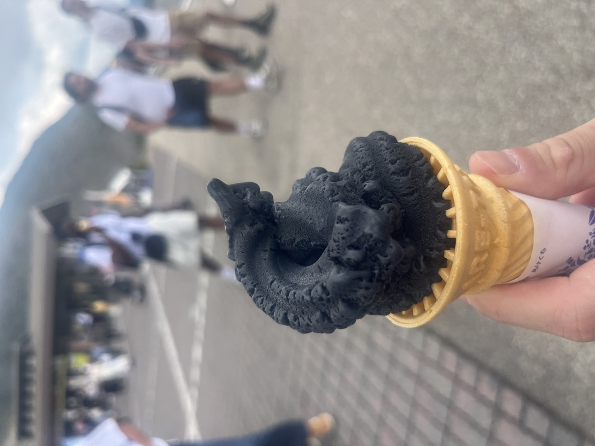 真っ黒な黒アイス