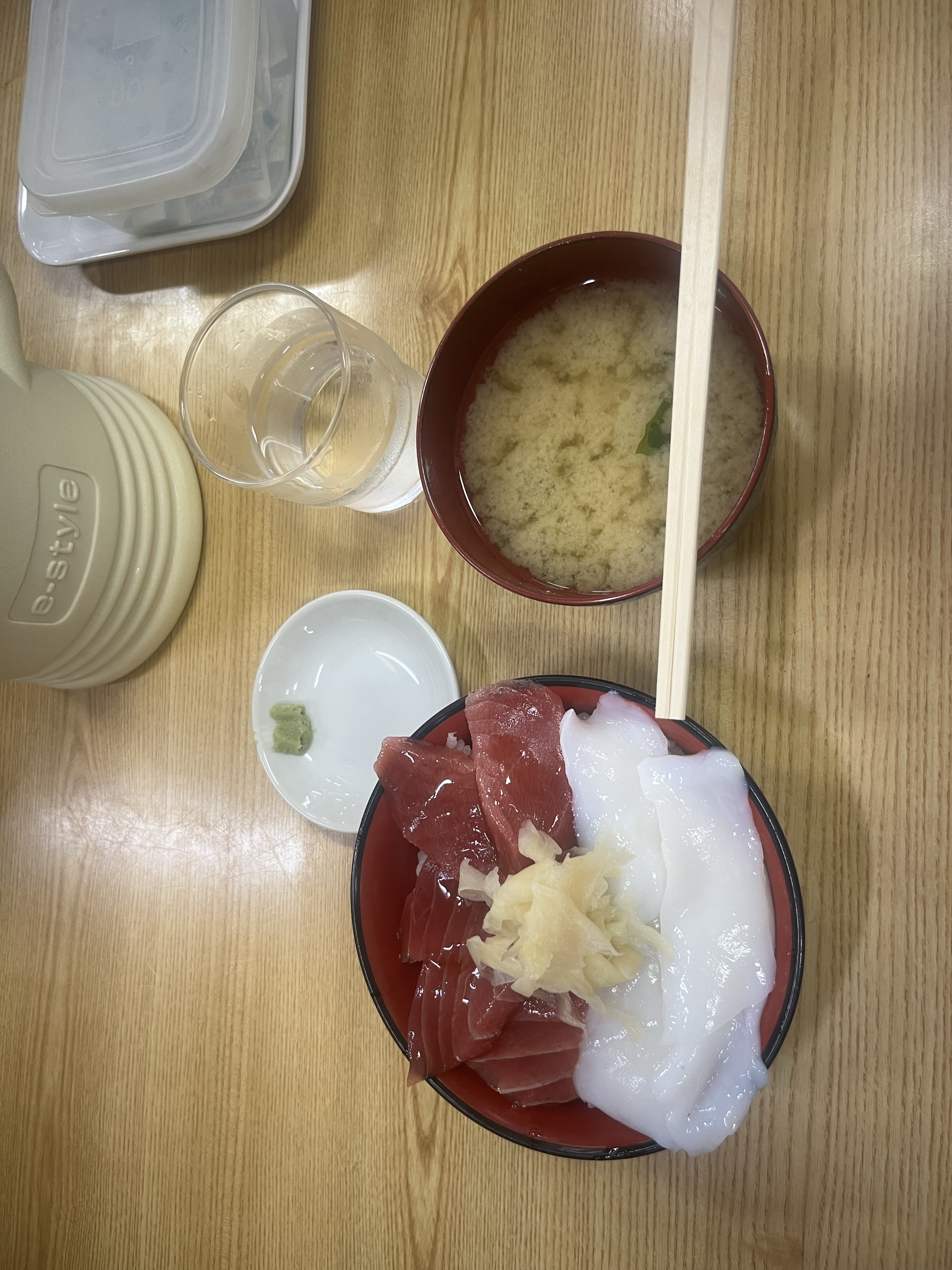 うおすい マグロイカ丼